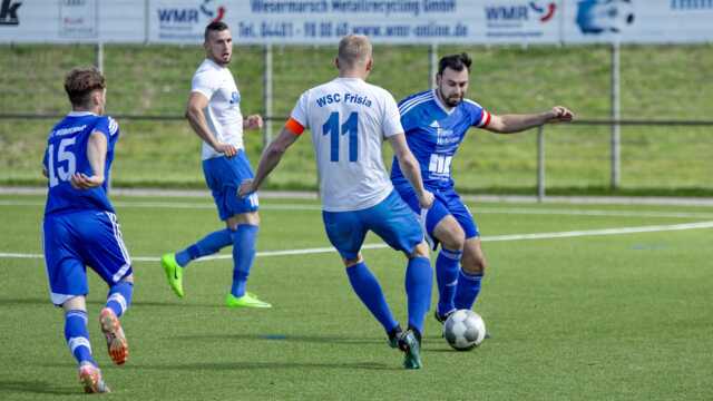 Die Reserve des 1. FC Nordenham um Kapitän Dennis Steschenko (rechts) wartet noch auf die ersten Punkte in der noch jungen Saison.