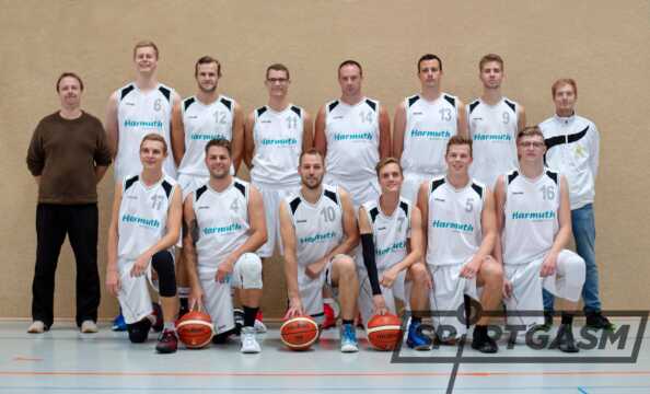 Hintere Reihe von links: Trainer Marcus Woznica, Jarrik Janssen, Lars Bliefernich, Malte Seltmann, Eriks Cerinš, Simon Langbehn, Malte Hauer, Peer Seltmann.
Vordere Reihe von links: Lukas Schmidt, Daniel Pabel, Marcus Werner, Paul Willms, Lukas Uhlhorn, Marcel Hollens.