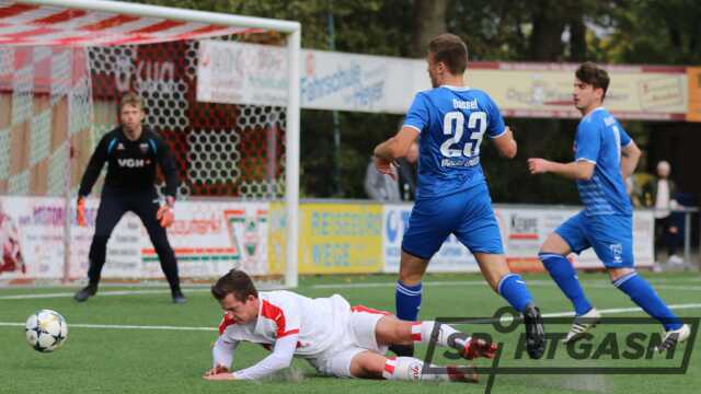 Jan Speer holte gegen Kickers Emden 2 Elfmeter heraus und traf selbst zum 3:3-Endstand.