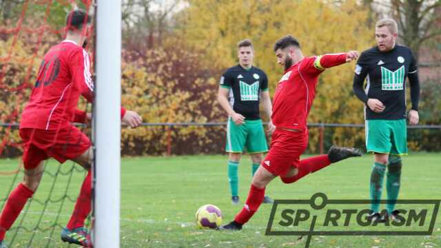 Dieser Schuss von Hasan Gündogar findet den Weg ins Tor.