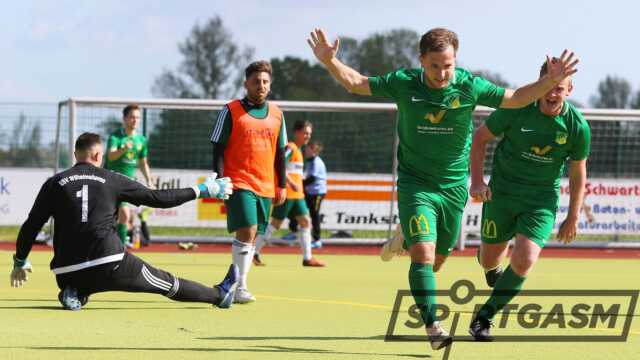 Danny Kühn bejubelt den zwischenzeitlichen Ausgleich.