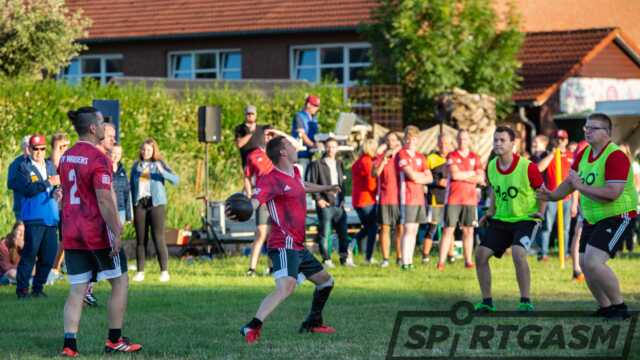 Spannede, und gut besuchte Schleuderballspiele in Waddens